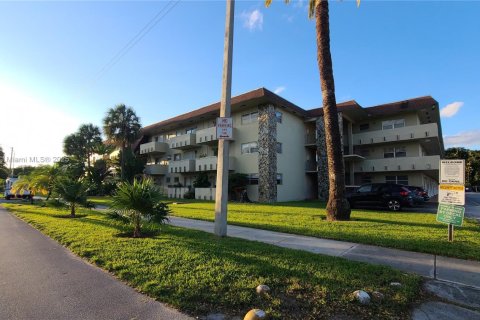 Condo in Miami, Florida, 1 bedroom  № 1952627 - photo 3