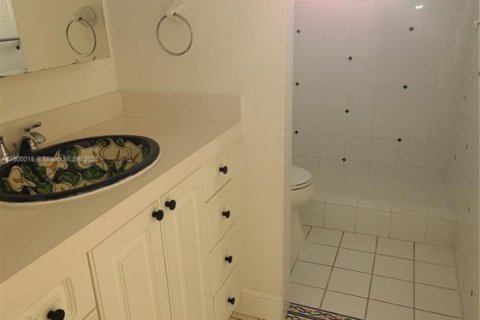 Condo in Miami, Florida, 1 bedroom  № 1952627 - photo 19