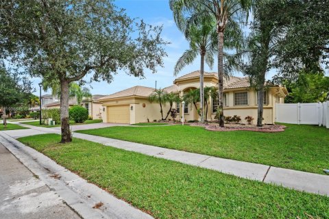 Villa ou maison à louer à Pembroke Pines, Floride: 5 chambres, 262.82 m2 № 1964109 - photo 3