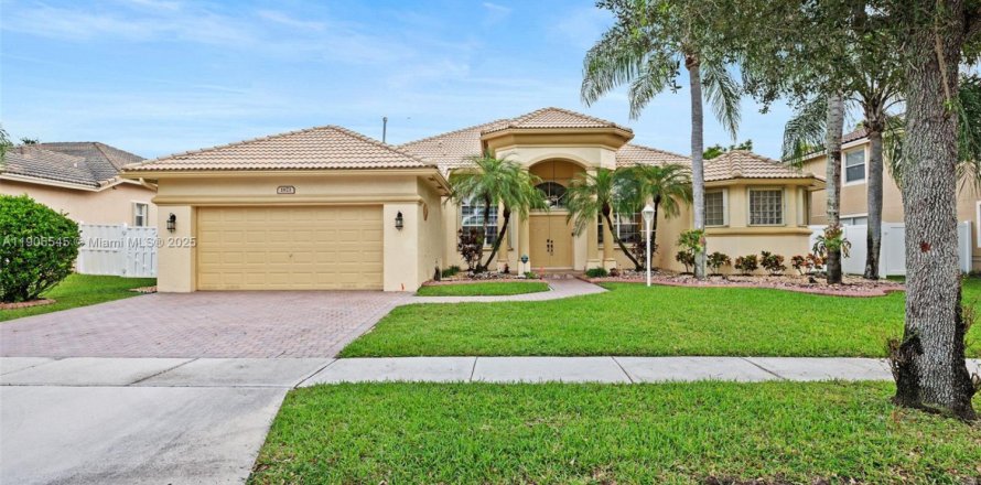 Villa ou maison à Pembroke Pines, Floride 5 chambres, 262.82 m2 № 1964109