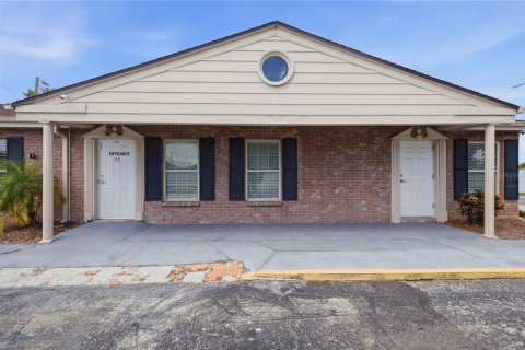 Commercial property in New Port Richey, Florida 258.64 sq.m. № 2308339 - photo 4