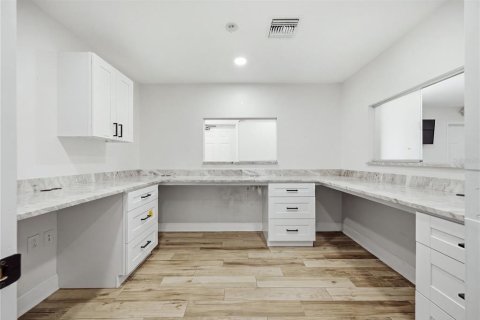 Commercial property in New Port Richey, Florida 258.64 sq.m. № 2308339 - photo 26
