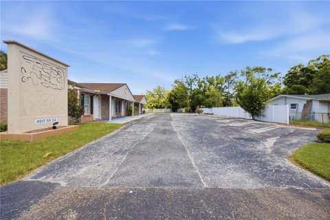 Commercial property in New Port Richey, Florida 258.64 sq.m. № 2308339 - photo 6