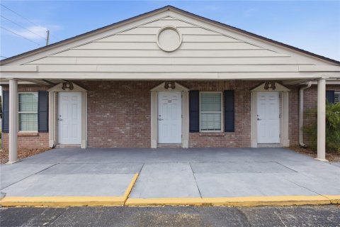 Commercial property in New Port Richey, Florida 258.64 sq.m. № 2308339 - photo 3