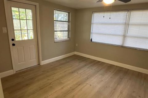 Casa en alquiler en Port Richey, Florida, 3 dormitorios, 118.73 m2 № 1910422 - foto 11