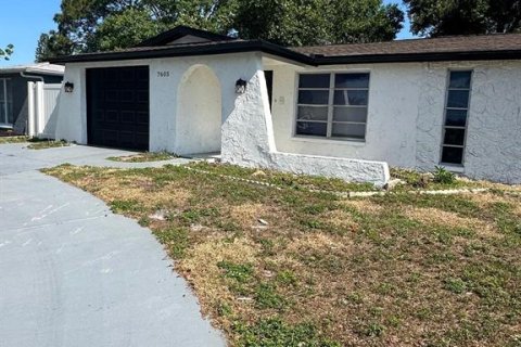 Casa en alquiler en Port Richey, Florida, 3 dormitorios, 118.73 m2 № 1910422 - foto 1