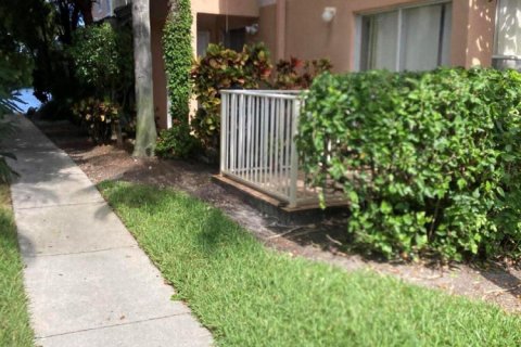 Adosado en venta en Oakland Park, Florida, 4 dormitorios, 121.52 m2 № 2427911 - foto 2