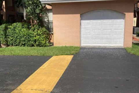 Adosado en Oakland Park, Florida 4 dormitorios, 121.52 m2 № 2427911