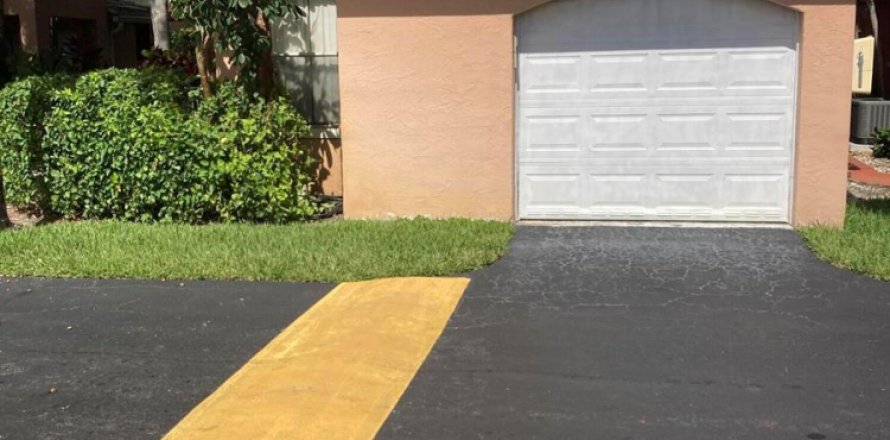 Adosado en Oakland Park, Florida 4 dormitorios, 121.52 m2 № 2427911