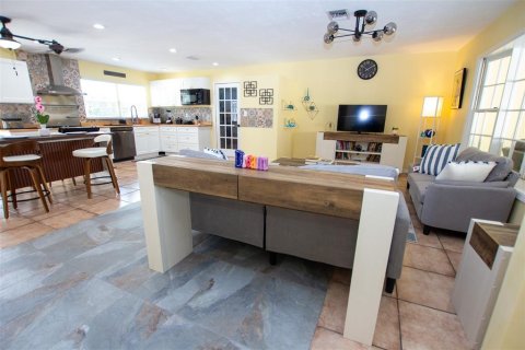 Appartement à louer à New Port Richey, Floride: 3 chambres, 197.42 m2 № 2226150 - photo 7