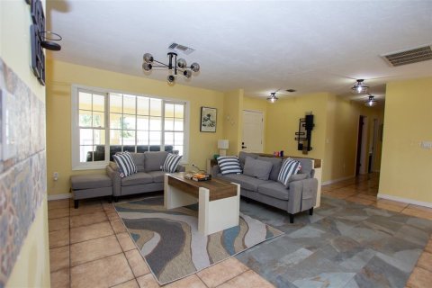 Appartement à louer à New Port Richey, Floride: 3 chambres, 197.42 m2 № 2226150 - photo 9