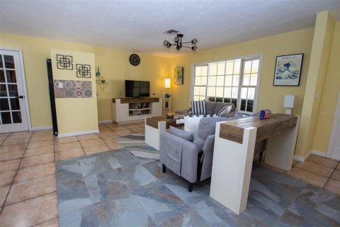 Appartement à louer à New Port Richey, Floride: 3 chambres, 197.42 m2 № 2226150 - photo 4