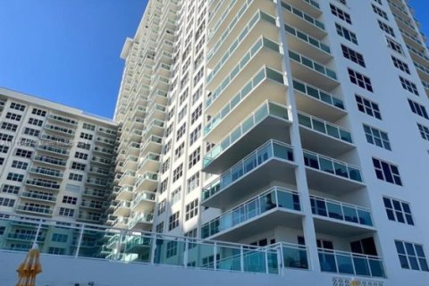 Condo in Fort Lauderdale, Florida, 1 bedroom  № 1694591 - photo 4