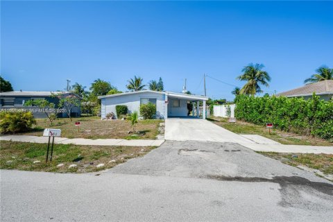 Casa en venta en Boynton Beach, Florida, 3 dormitorios, 92.9 m2 № 1986357 - foto 1
