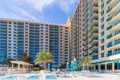 Copropriété à louer à Hollywood, Floride: 54.81 m2 № 1978414 - photo 6