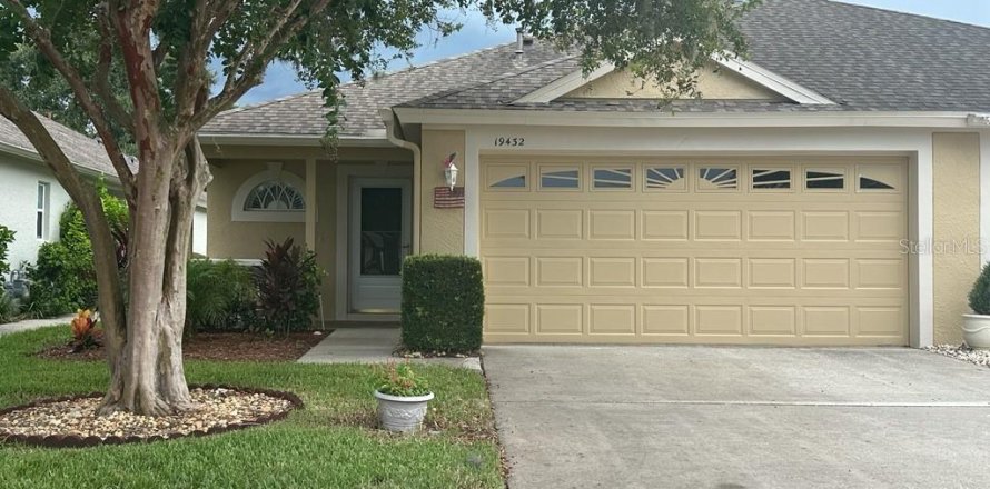 Villa ou maison à Land O' Lakes, Floride 3 chambres, 151.06 m2 № 1875798