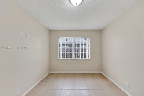 Propiedad comercial en venta en Fort Lauderdale, Florida, 195 m2 № 2002621 - foto 15