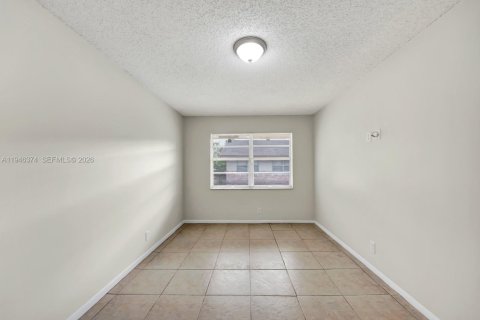 Propiedad comercial en venta en Fort Lauderdale, Florida, 195 m2 № 2002621 - foto 12