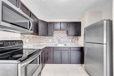 Propiedad comercial en venta en Fort Lauderdale, Florida, 195 m2 № 2002621 - foto 10