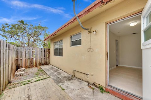 Propiedad comercial en venta en Fort Lauderdale, Florida, 195 m2 № 2002621 - foto 14