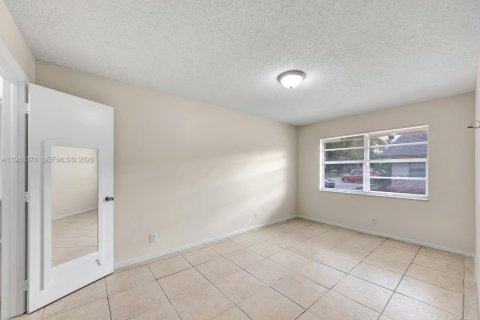 Propiedad comercial en venta en Fort Lauderdale, Florida, 195 m2 № 2002621 - foto 17