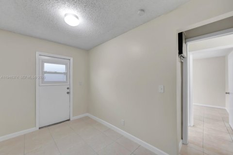 Propiedad comercial en venta en Fort Lauderdale, Florida, 195 m2 № 2002621 - foto 13