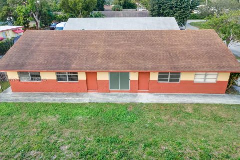 Propiedad comercial en venta en Fort Lauderdale, Florida, 195 m2 № 2002621 - foto 20