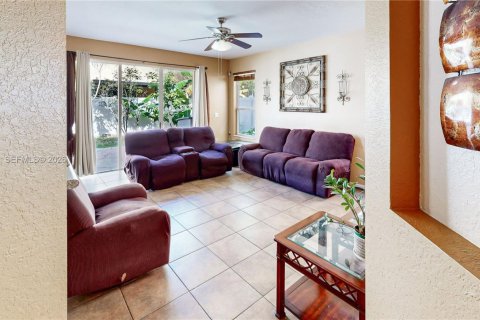 Villa ou maison à vendre à Homestead, Floride: 7 chambres, 253.34 m2 № 2312071 - photo 17
