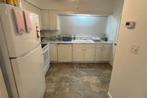 Condo in Summerfield, Florida, 2 bedrooms  № 1520273 - photo 6