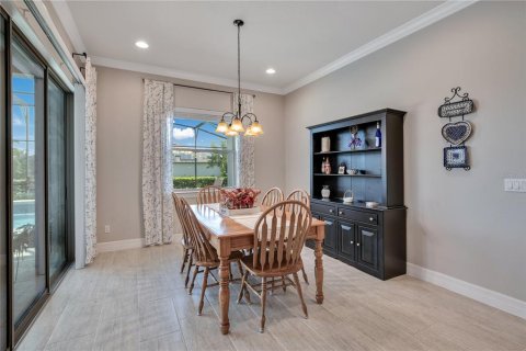 House in Orlando, Florida 4 bedrooms, 316.7 sq.m. № 1824682 - photo 11