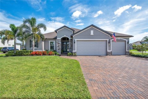 House in Orlando, Florida 4 bedrooms, 316.7 sq.m. № 1824682 - photo 1