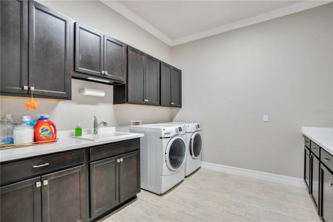 House in Orlando, Florida 4 bedrooms, 316.7 sq.m. № 1824682 - photo 23