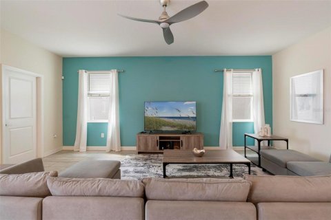 House in Davenport, Florida 6 bedrooms, 310.2 sq.m. № 1592910 - photo 13