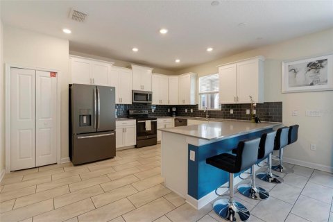 House in Davenport, Florida 6 bedrooms, 310.2 sq.m. № 1592910 - photo 5