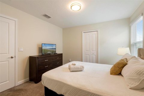 House in Davenport, Florida 6 bedrooms, 310.2 sq.m. № 1592910 - photo 30
