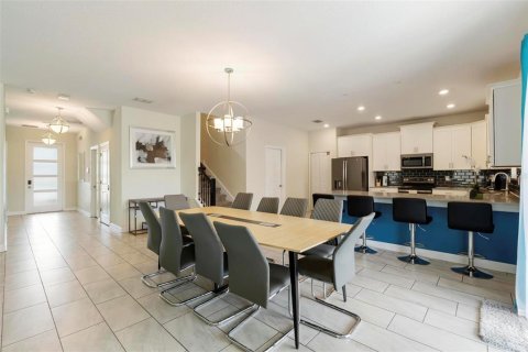 House in Davenport, Florida 6 bedrooms, 310.2 sq.m. № 1592910 - photo 12
