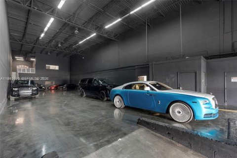 Commercial property in Miami, Florida № 2000626 - photo 5