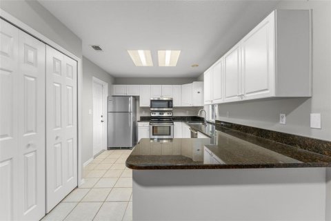 House in Orlando, Florida 3 bedrooms, 129.69 sq.m. № 2151994 - photo 12