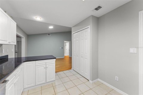 House in Orlando, Florida 3 bedrooms, 129.69 sq.m. № 2151994 - photo 16