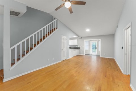 House in Orlando, Florida 3 bedrooms, 129.69 sq.m. № 2151994 - photo 5