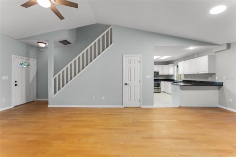 House in Orlando, Florida 3 bedrooms, 129.69 sq.m. № 2151994 - photo 9