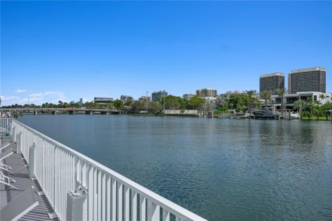 Copropriété à louer à Bay Harbor Islands, Floride: 1 chambre, 96.62 m2 № 1957999 - photo 11