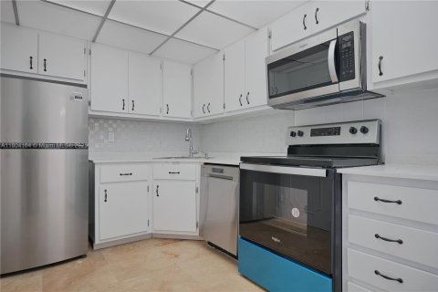 Copropriété à louer à Bay Harbor Islands, Floride: 1 chambre, 96.62 m2 № 1957999 - photo 23