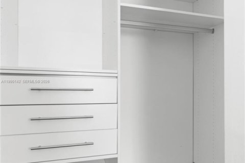 Снять в аренду кондоминиум в Майами-Бич, Флорида 2 спальни, 115.66м2, № 2057947 - фото 8