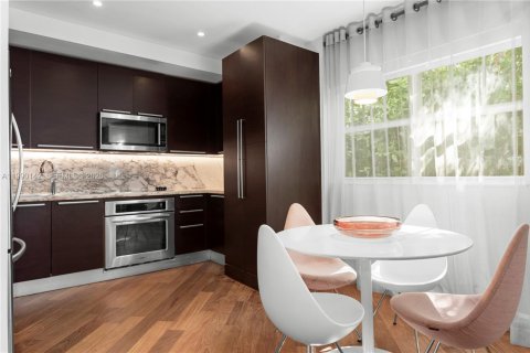 Снять в аренду кондоминиум в Майами-Бич, Флорида 2 спальни, 115.66м2, № 2057947 - фото 6