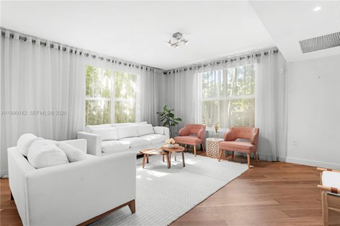 Снять в аренду кондоминиум в Майами-Бич, Флорида 2 спальни, 115.66м2, № 2057947 - фото 3