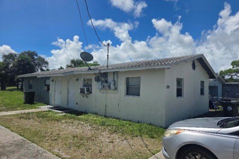 Immobilier commercial à St. Lucie, Floride 115.94 m2 № 2374866