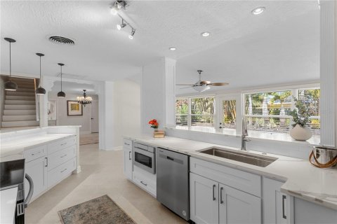 Villa ou maison à vendre à Saint Petersburg, Floride: 4 chambres, 228.73 m2 № 2142284 - photo 15