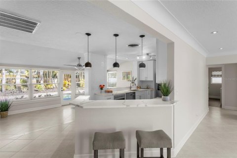 Villa ou maison à vendre à Saint Petersburg, Floride: 4 chambres, 228.73 m2 № 2142284 - photo 10