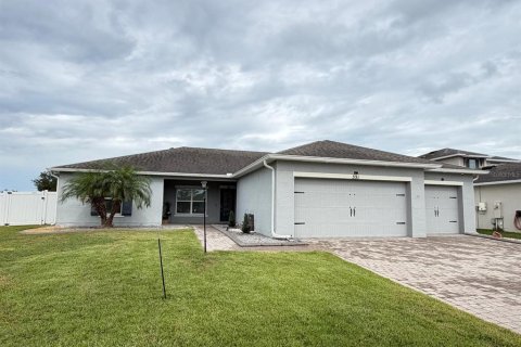 Villa ou maison à Kissimmee, Floride 4 chambres, 200.39 m2 № 2400363